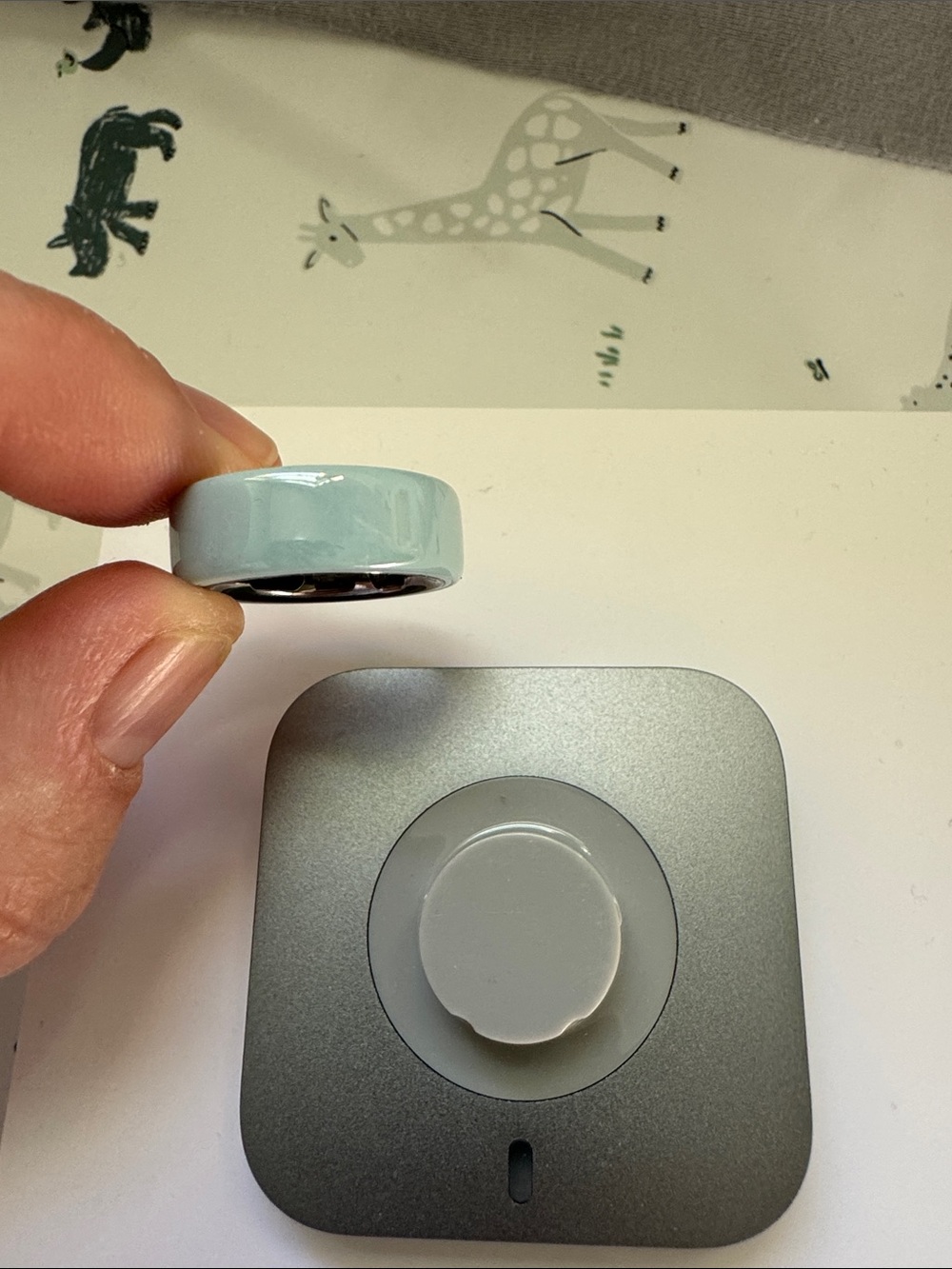 Oura Ring 4 ceramic NWT - Picture 3 of 3